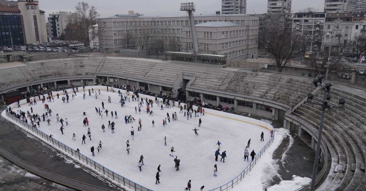 Топлији зимски дан у већем делу Србије, понегде уз кишобран