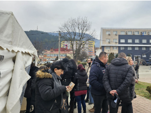 Истекао рок за уклањање шатора који су Срби поставили испред зграде општине у Лепосавићу