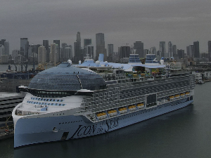 Две милијарде долара вредан и крстио га Меси – највећи крузер на свету испловио из Мајамија