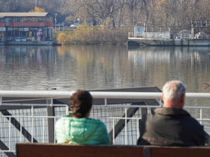 Облачно, местимично са кишом, на планинама снег – током дана пад температуре  