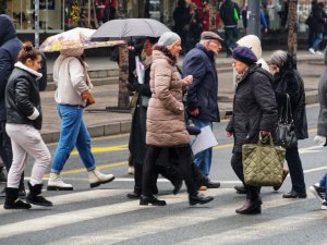 Облачно с кишом - температура и даље изнад просека 