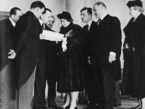 Преци и потомци: Породица Татић – Ревија трупа 1/3