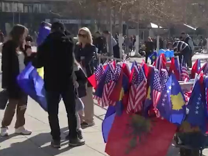 Албанци између сна и јаве, у Приштини и славље и редови за пасоше – положај Срба на КиМ све гори