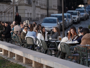 Пролећне температуре се не дају, данас облачно али суво до 18 степени