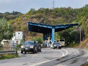 Приштина зауставила на Јарињу возило са динарима намењеним за плате и пензије