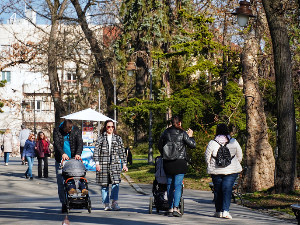 Пред нама ветровит и облачан дан, понегде могући пљускови