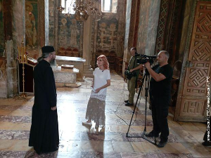 Право на сутра-Дечани, до неба уздигнути