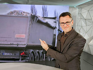 САТ - Докле ће се расипати камење из камиона?