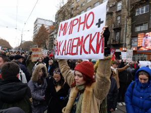 Настављене студентске блокаде факултета и ректората, новосадски средњошколци протестовали на Тргу слободе