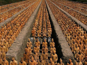 Капија од жада: Лица теракота