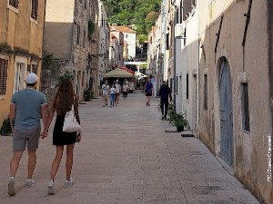 Квадратура круга-Дубровачки Срби кроз векове