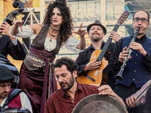 Barcelona Gipsy Balkan Оrchestra, 1. део