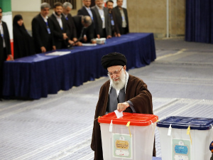 Парламентарни избори у Ирану, Хамнеи међу првим гласачима
