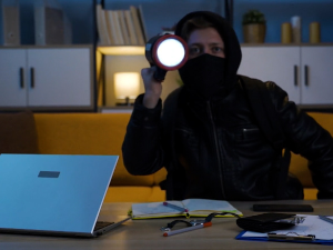 Пајсер је лоповима и даље сигуран алат, кључеве и новчаник не остављајте близу врата