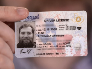 Тексашанин променио име у ‘Буквално било ко други’ и најављује кандидатуру за председника САД