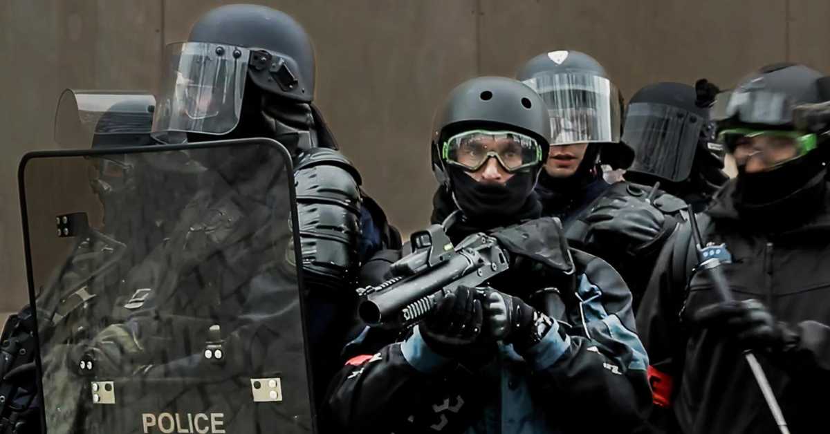 У име реда и закона: Несмртоносно оружје, 2-2