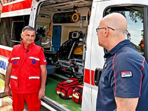 САТ: Зашто возачи хитне помоћи плаћају казне?