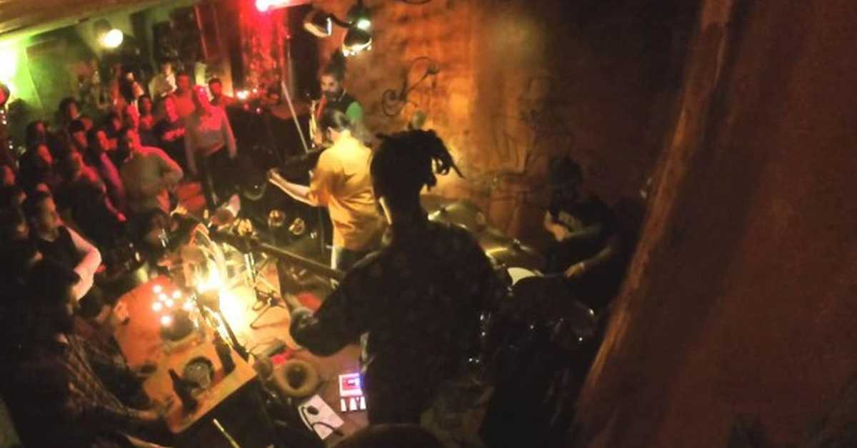 Незаустављиво: Naked, 1. део