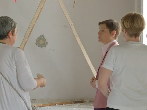 Брнабићева обишла радове на реконструкцији позоришта “Бошко Буха”, одговарала на питања о литијуму и енергетском систему