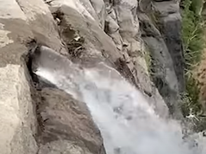 Чувени водопад у Кини са водом из цеви!