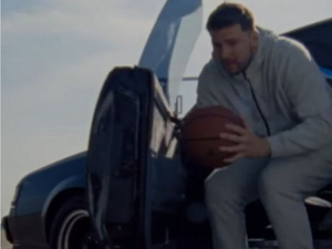 Мики, Милане – Лука Дончић уз хит Вере Матовић погађа тројку у реклами за бренд Мајкла Џордана