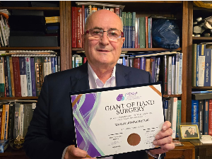 Академик Марко Бумбаширевић је добио признање Џина хирургије шаке