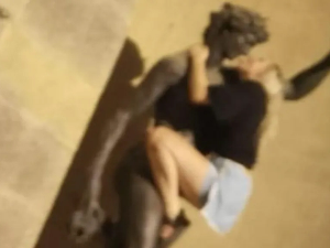 Блудничила са скулптуром бога вина и плодности, Италијани поново бесни на туристе: „Претворили су Фиренцу у Дизниленд“