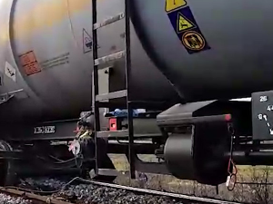 Цистерне са фосфорном киселином испале из шина на прузи Ниш–Зајечар, нема угрожених 