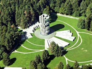 (Под)сећање на Козару