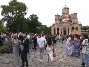 Право на сутра-Забринута косметска младост