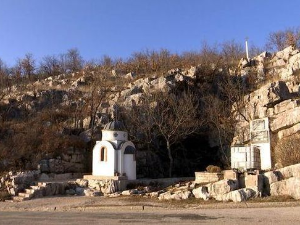 Родославци: Корићка јама - вапај живота