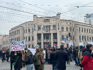 Настављене студентске блокаде и протести – испред Правног одата пошта страдалима у Новом Саду