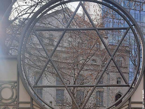 Квадратура круга-Сефардска је туга преголема