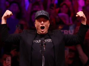 Маск постао први човек на планети који „вреди