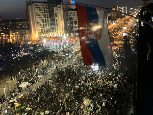 После трочасовне блокаде Варадинског и Жежељевог моста, студенти и грађани код Моста слободе у Новом Саду