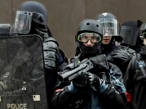 У име реда и закона: Несмртоносно оружје, 2. део