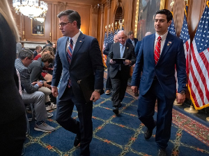 Корак ка деблокади владе САД – Сенат усвојио закон о привременом финансирању, помогли и гласови демократа