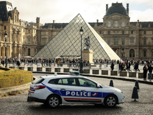 Француска трага за украденим накитом из Лувра, истрага води у Антверпен  – центар дијаманата и растућег подземља