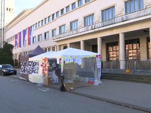 Миломир Јаћимовић четврти дан штрајкује глађу у Новом Саду, његов син одлучио да престане