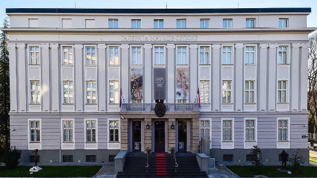 Гласови из прошлости – Приче о легатима: Како то ради свет, 9-12  (R)