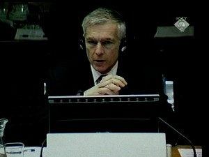 Весли Кларк на суђењу „Тачију и осталима“