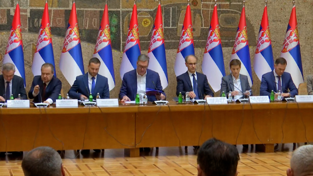 Вучић на седници Владе: До наредне недеље морамо да донесемо одлуку о НИС-у, желим да по сваку цену избегнемо конфискацију