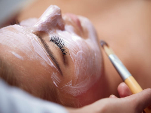 Пилинг, крема, заштитни фактор... Како неговати кожу у хладнијим данима