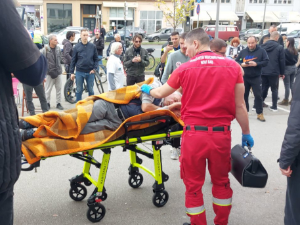 Позлило Јаћимовићу који штрајкује глађу у Новом Саду, јутрос му враћен један аутобус