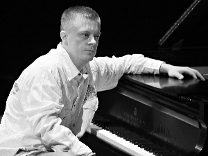 Матија свира Арсена 