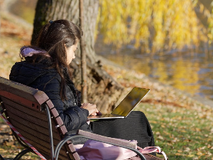 Поверница: Онлајн насиље најчешће родно обојено, младе жене у највећем ризику