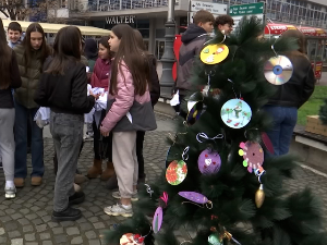 Изложба радова од рециклираног електронског отпада у Kраљеву