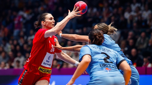 Спортски журнал: Данас су у центру пажње две наше репрезентативне поставе. 