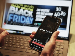 Клик који може скупо да кошта – МУП о ризицима интернет шопинга за "Црни петак" 