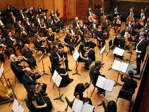 Један од најбољих трубача света Пачо Флорес са Симфонијским оркестром РТС-а у Коларчевој задужбини